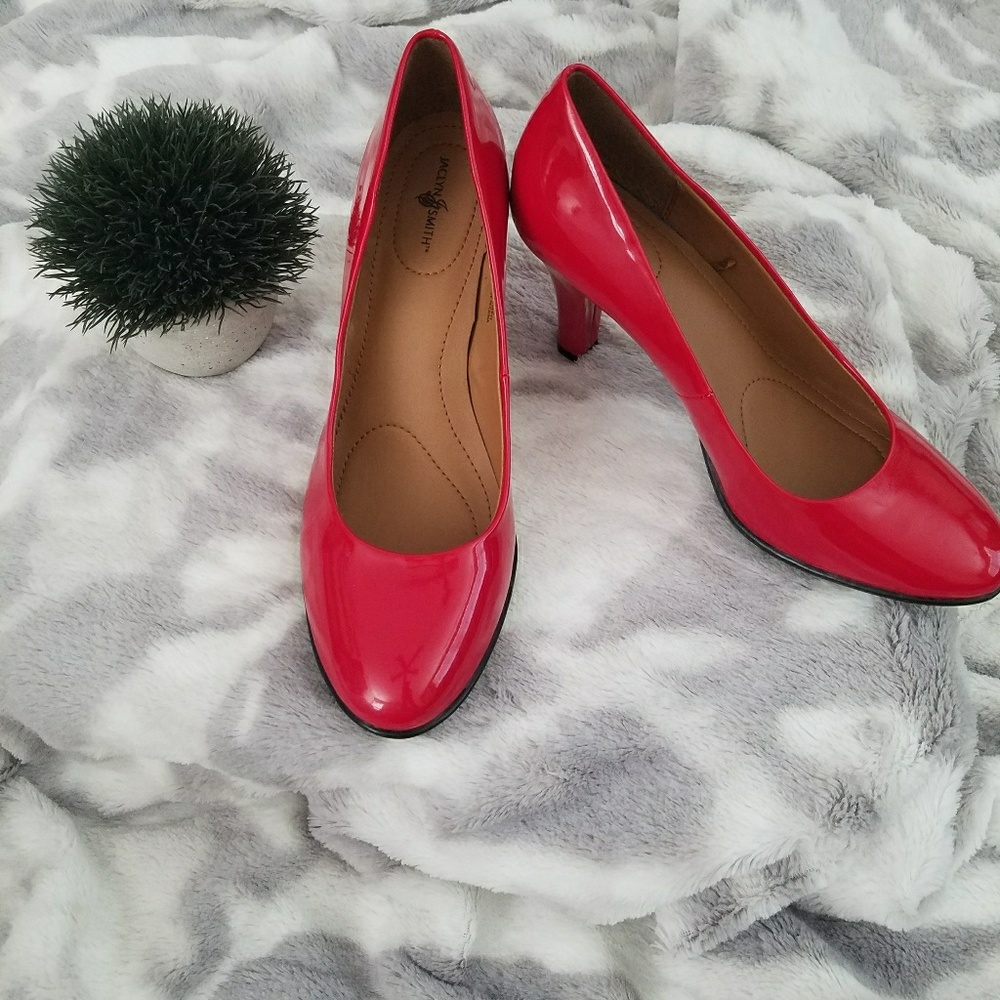🌺 Jaclyn Smith red pumps - NWOT